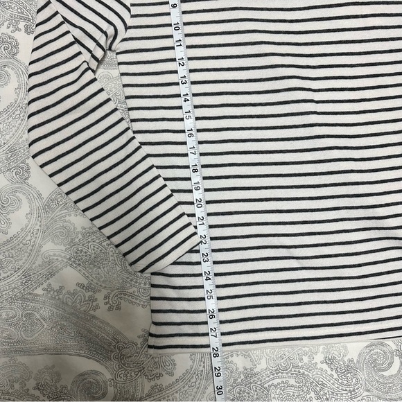 H & M | MEN’S SWEATER | BLACK AND WHITE STRIPES | SZ S | - Picture 5 of 7